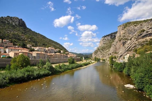 Anduze au bord du Gardon 600x400 1